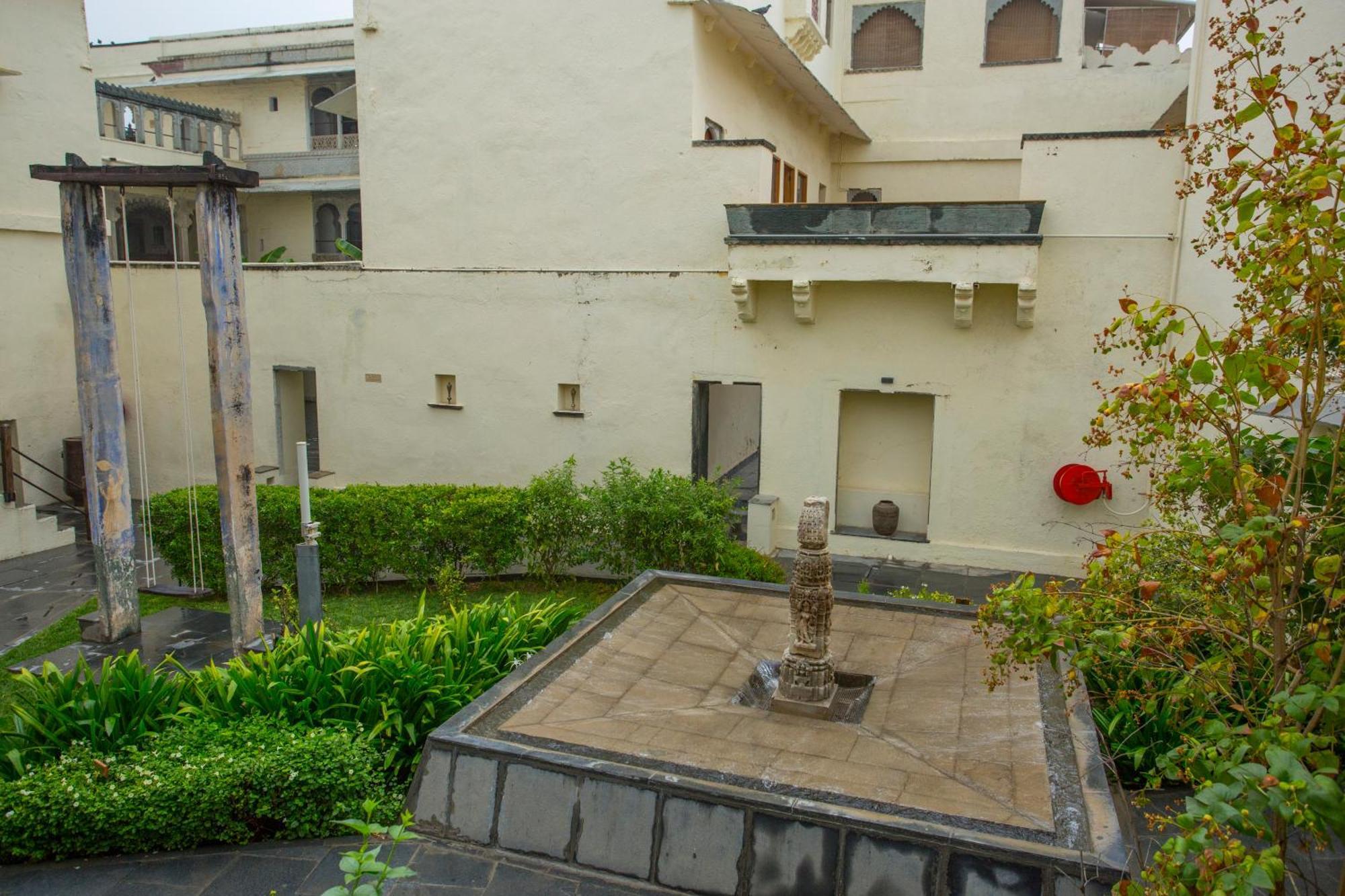 Отель Raas Devigarh Delwara Экстерьер фото
