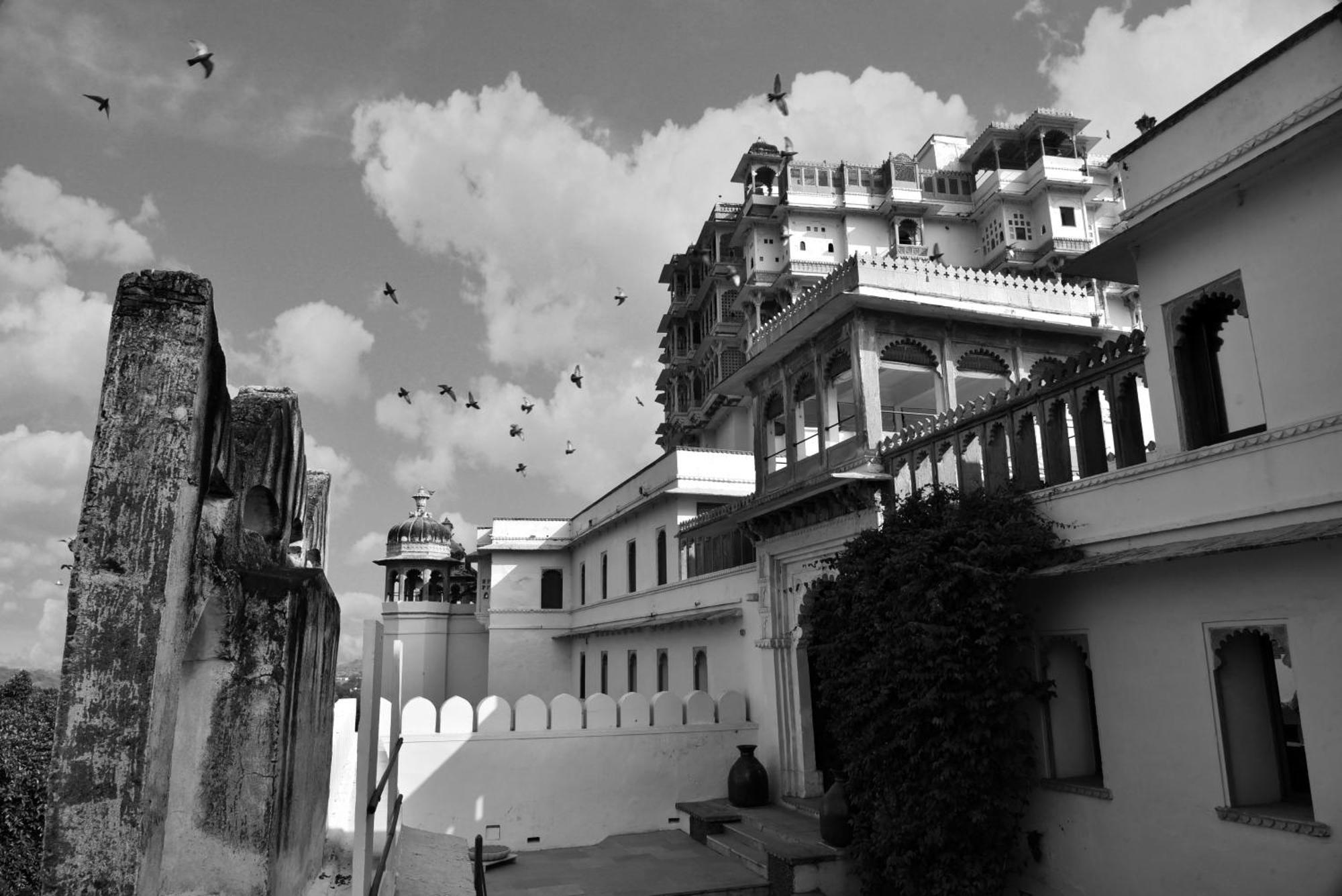 Отель Raas Devigarh Delwara Экстерьер фото