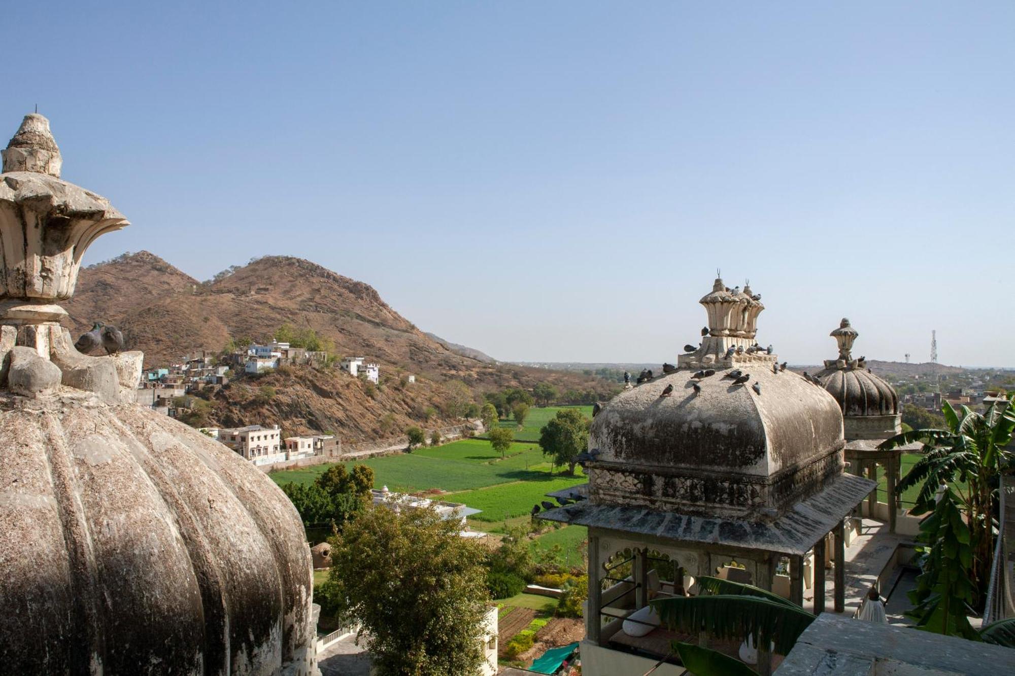 Отель Raas Devigarh Delwara Экстерьер фото