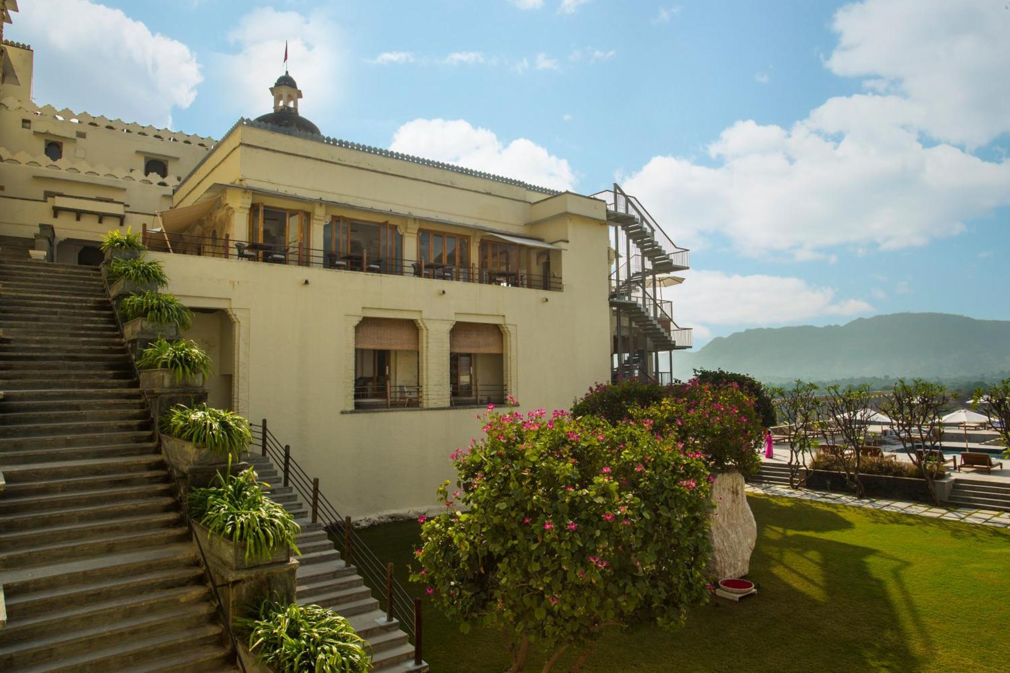 Отель Raas Devigarh Delwara Экстерьер фото