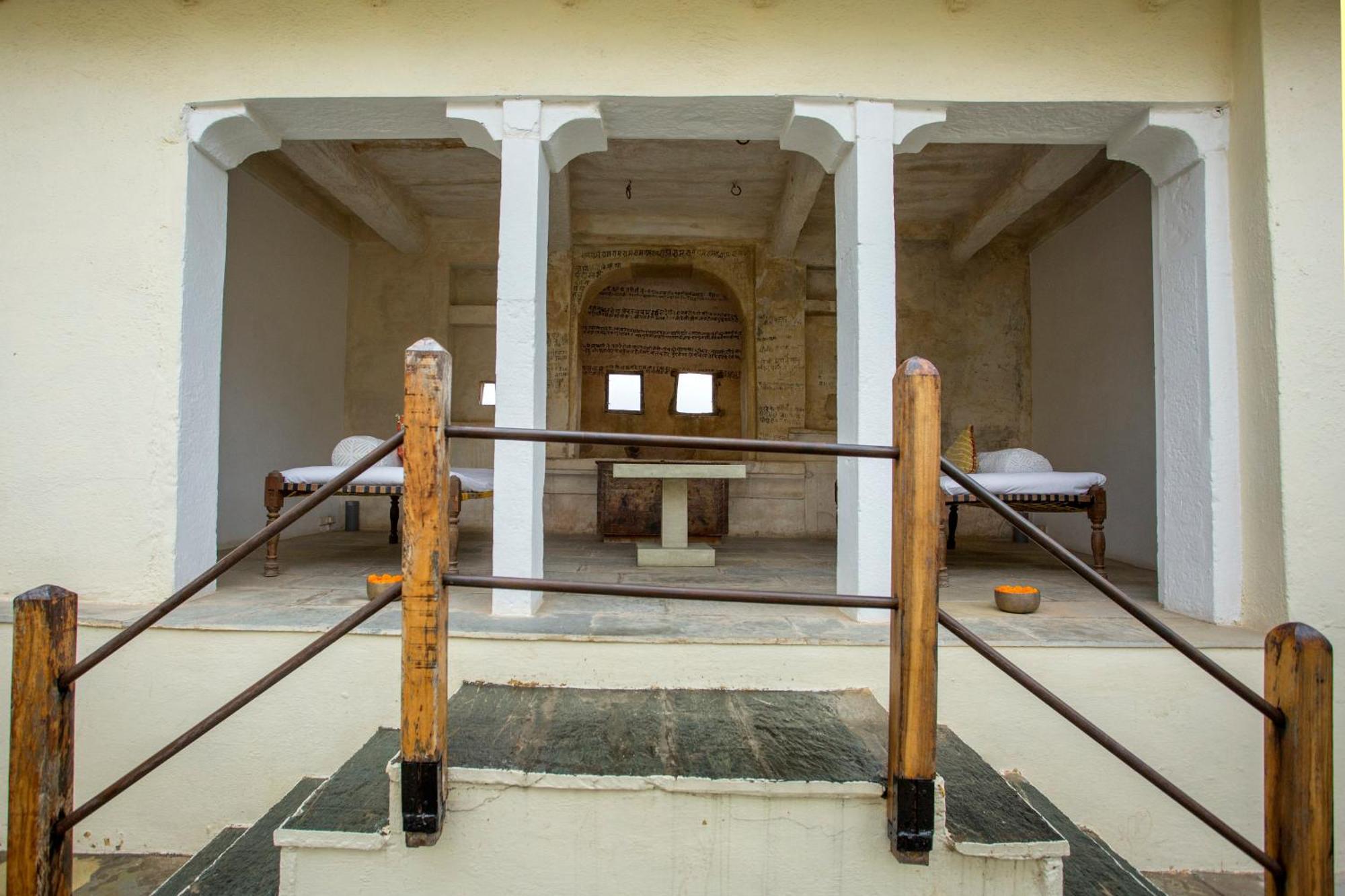Отель Raas Devigarh Delwara Экстерьер фото