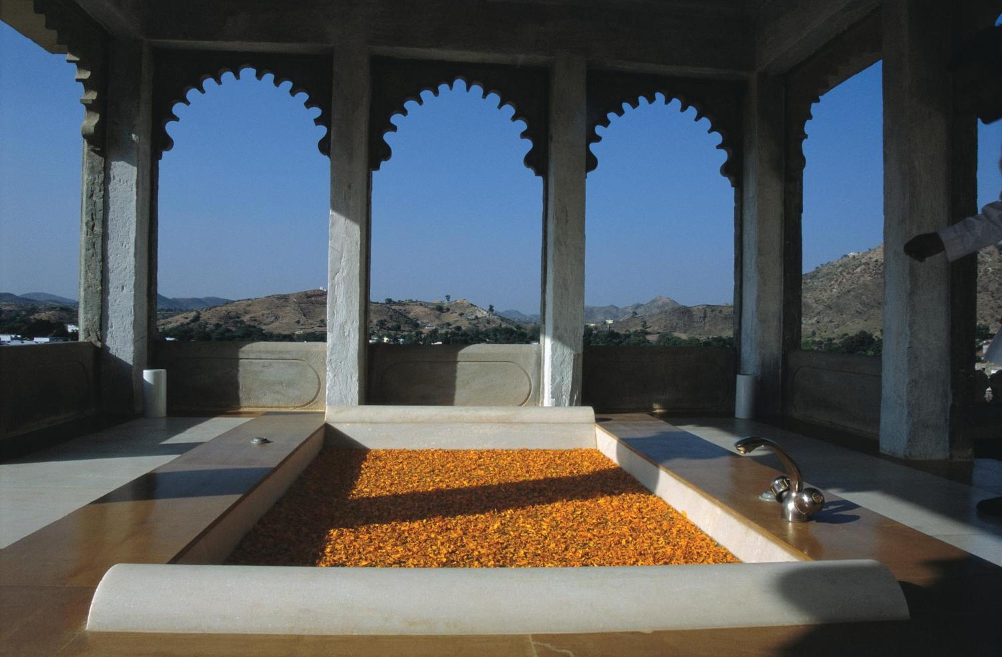 Отель Raas Devigarh Delwara Экстерьер фото