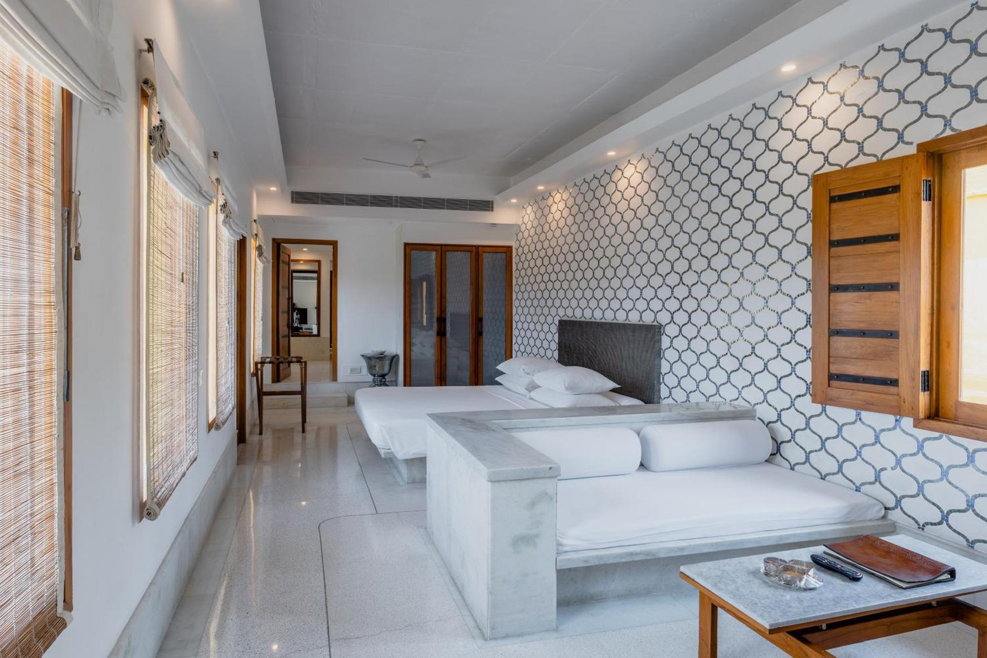Отель Raas Devigarh Delwara Экстерьер фото