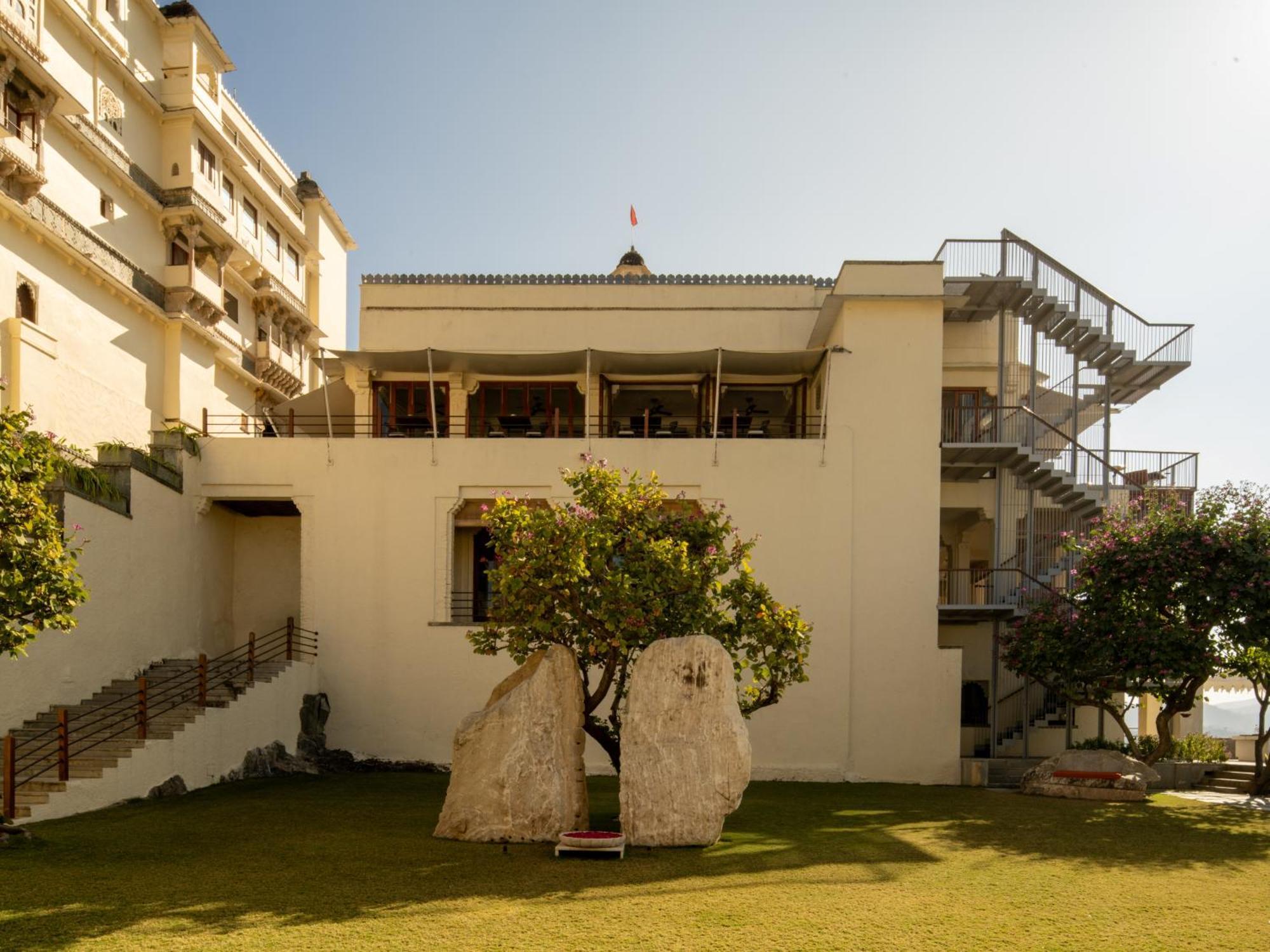 Отель Raas Devigarh Delwara Экстерьер фото