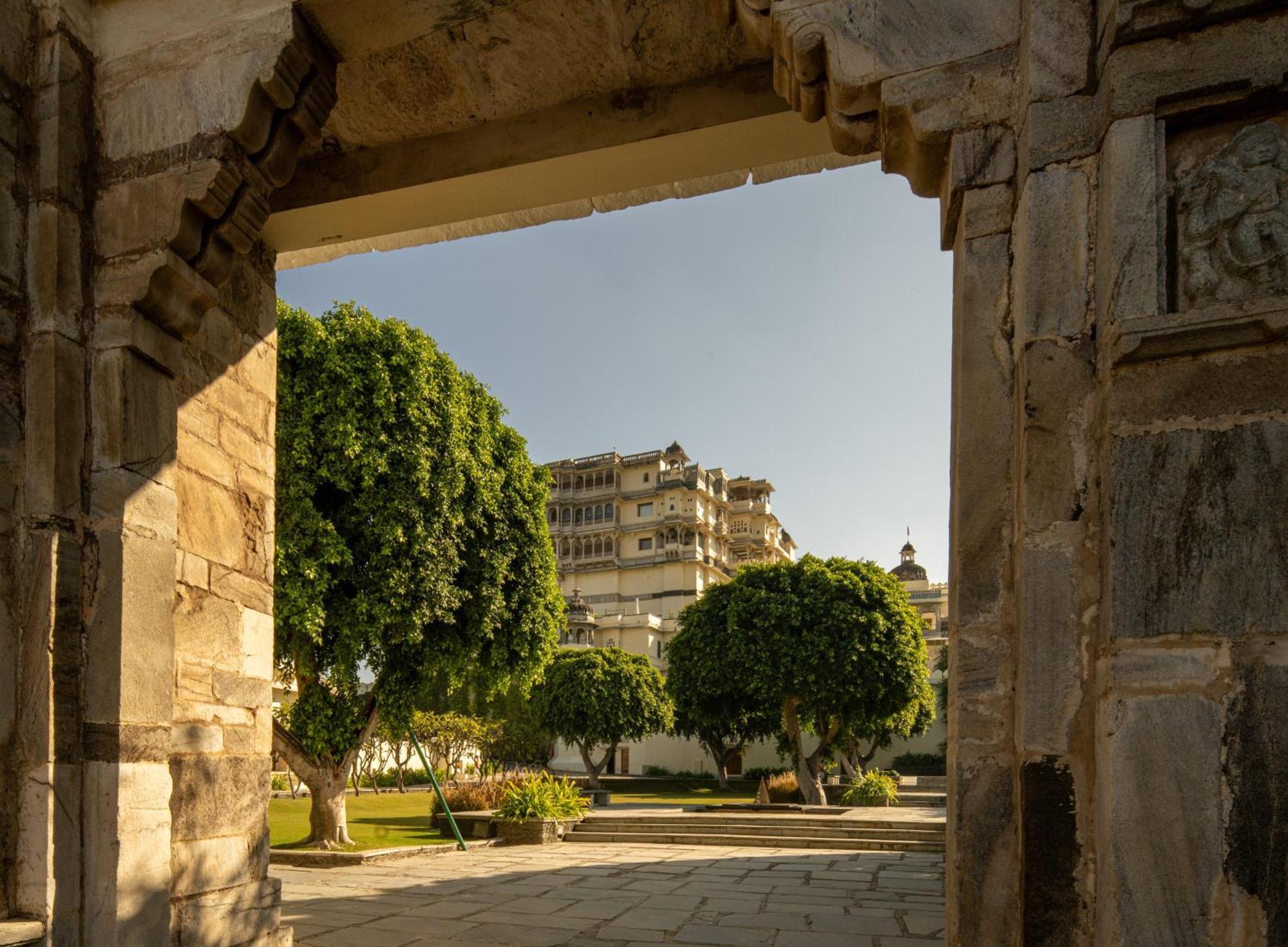 Отель Raas Devigarh Delwara Экстерьер фото