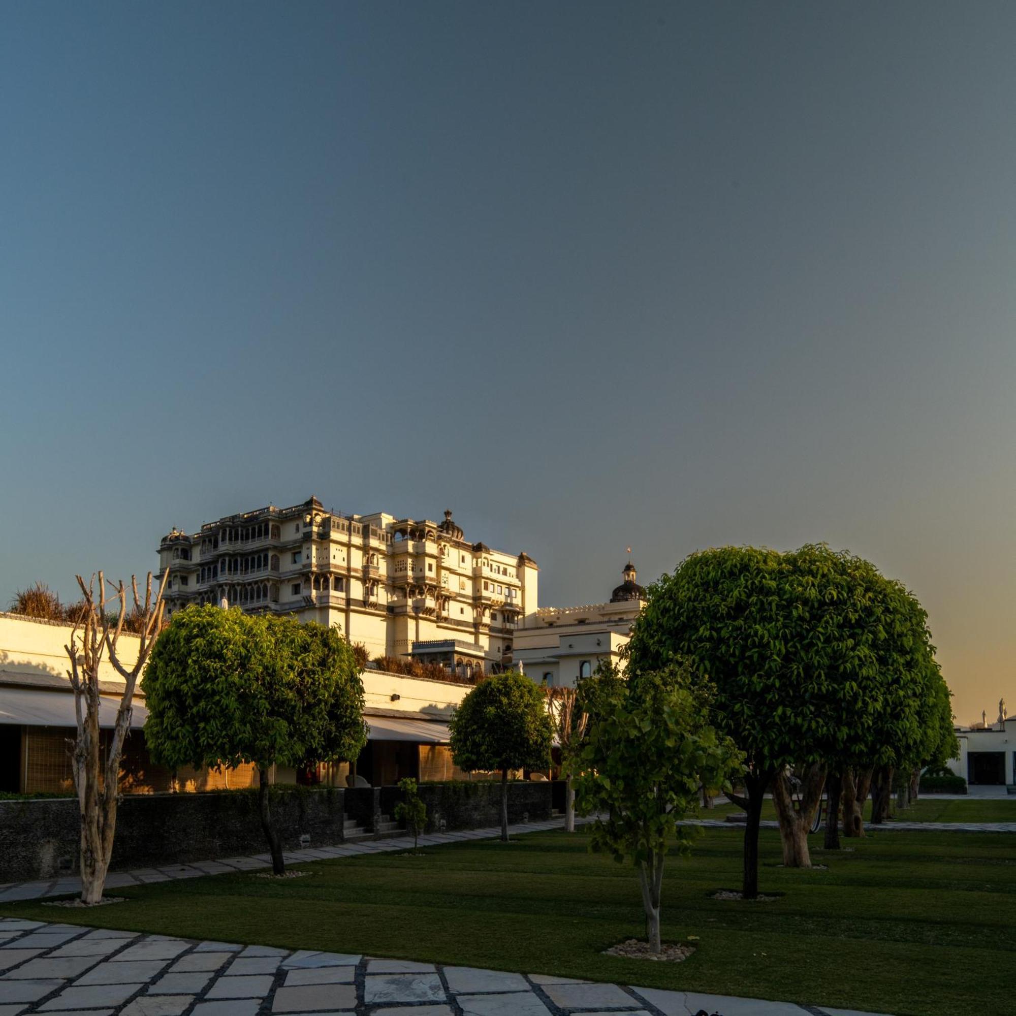 Отель Raas Devigarh Delwara Экстерьер фото